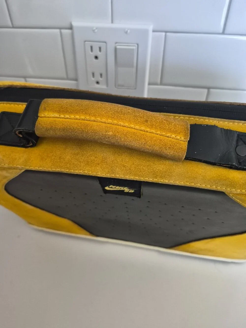 Nike SB DUNKCASE 2005 University Dunk ‘Iowa’ Zipper Repaired